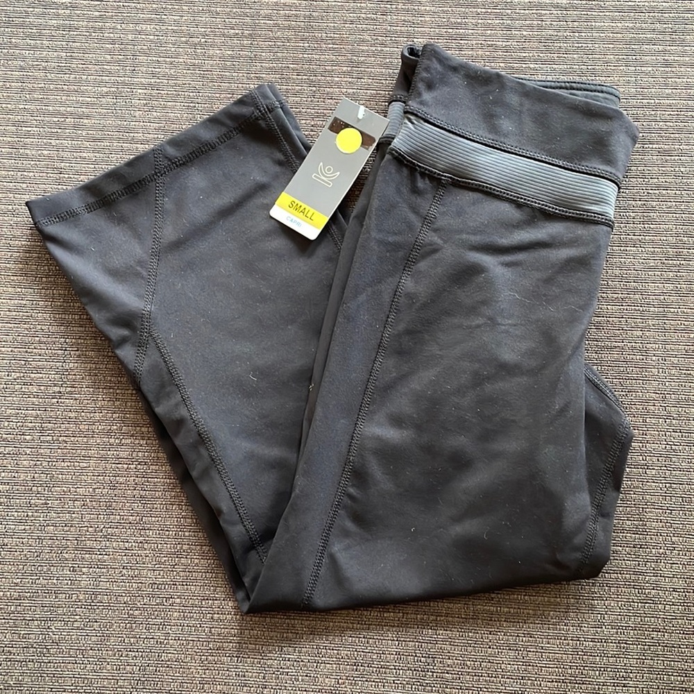 NWT Kirkland signature size S capri leggings